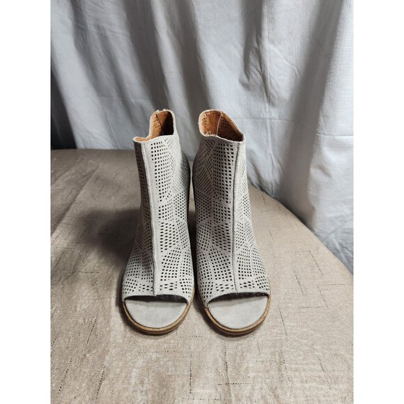 Lucky Brand Women's Size 8 M Cut Laser Leather Ankle Boots Booties (646) - Picture 3 of 8